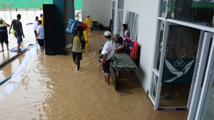 Talang Ambruk dan Banjir: Pertandingan Menembak Ditunda