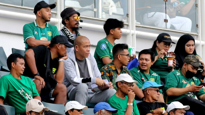 Nova Arianto Pantau Pemain STY di Laga Persebaya vs Persija